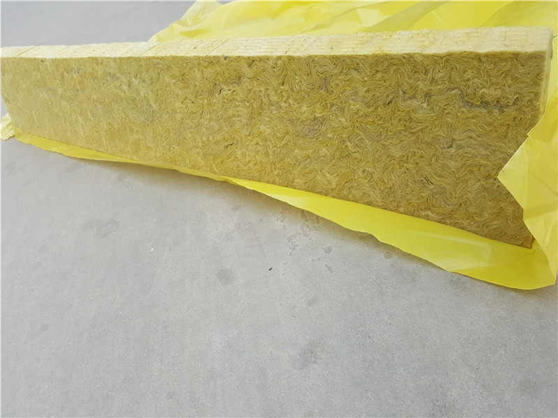 Wind resistant rock wool strips for building facade insulation
