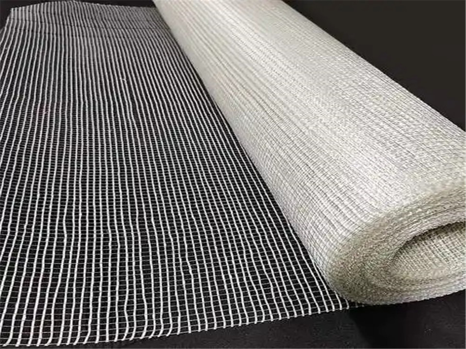 Shrinkage crack arresting fibreglass mesh for new and old wall joints