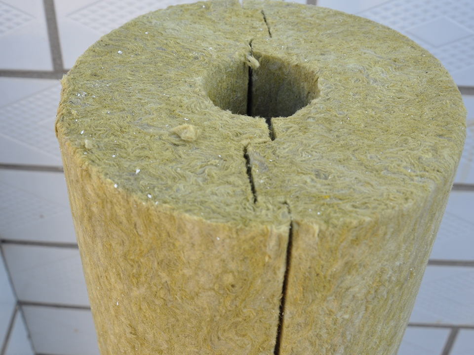 Assembly diagram of multi-segment split stone wool pipe sections
